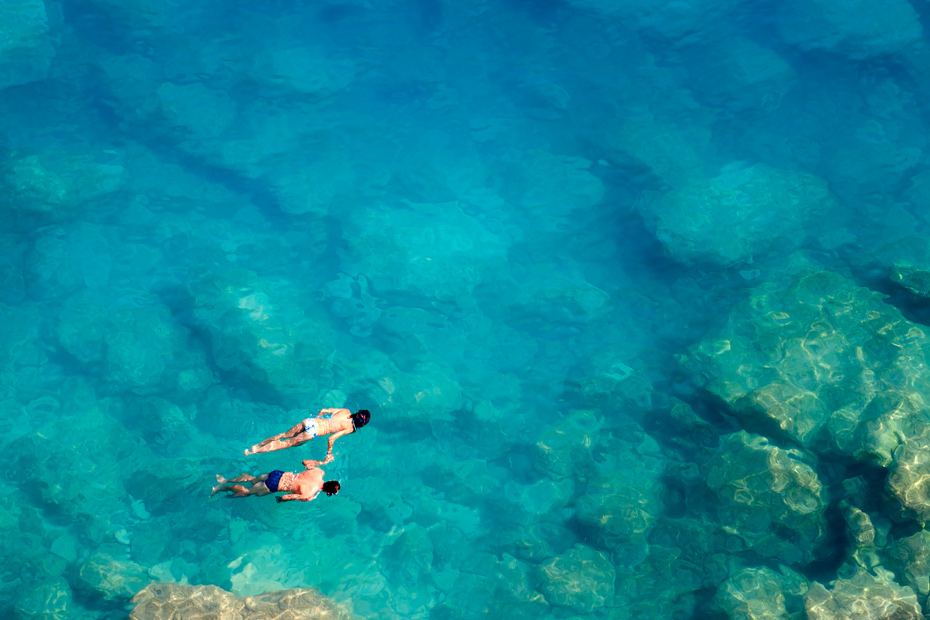 Snorkel in turquoise waters while vacationing in Bahamas. There are plenty of Bahamas tours and Atlantis excursions to keep you busy. Take a trip to Bahamas from Florida to Bahamas with Bahamas Air Tours today!