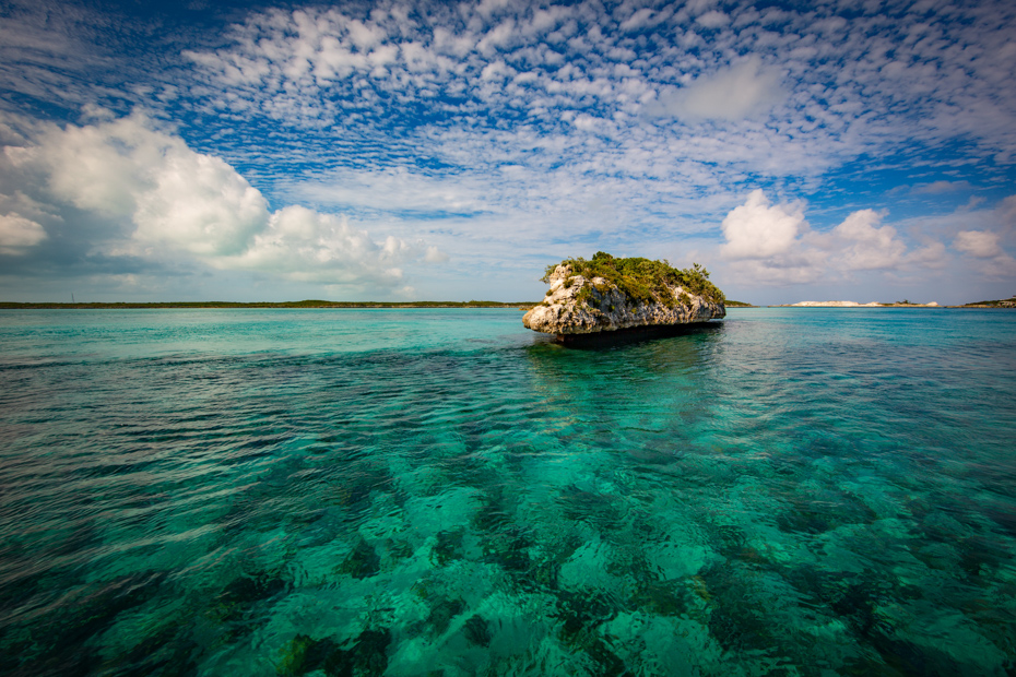 Take a Staniel Cay day trip to Bahamas with Bahamas Air Tours. Swimming with pigs is one of the most popular Staniel Cay Exuma attractions.
