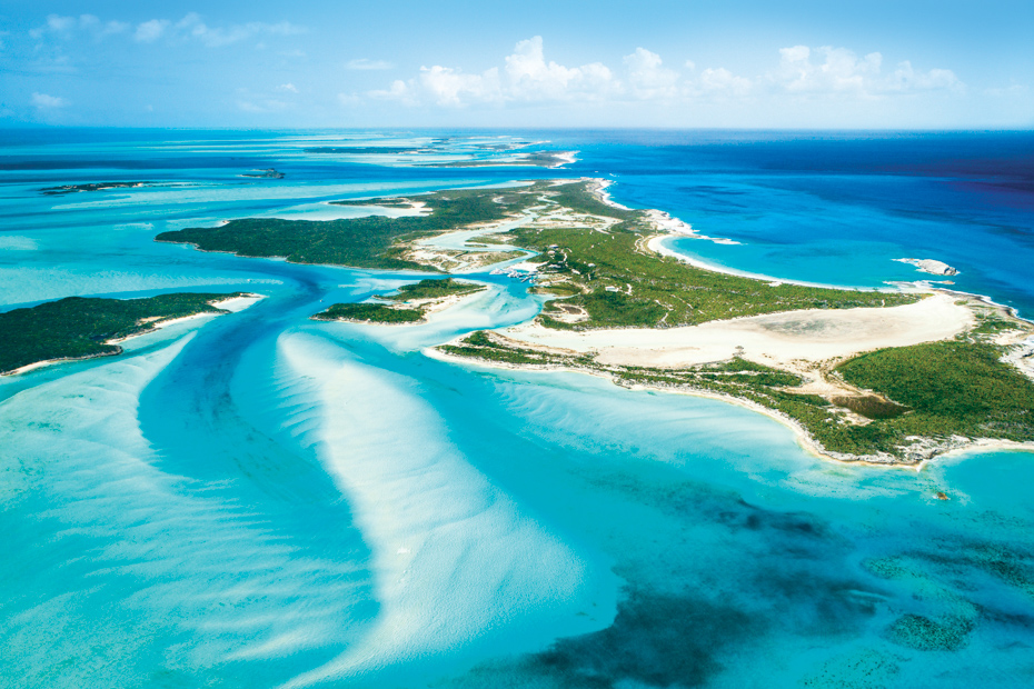 A blue paradise in the middle of the Exuma Cays. Views aboard a Nassau to Staniel Cay flights to Bahamas day trips by plane to Pig Island.