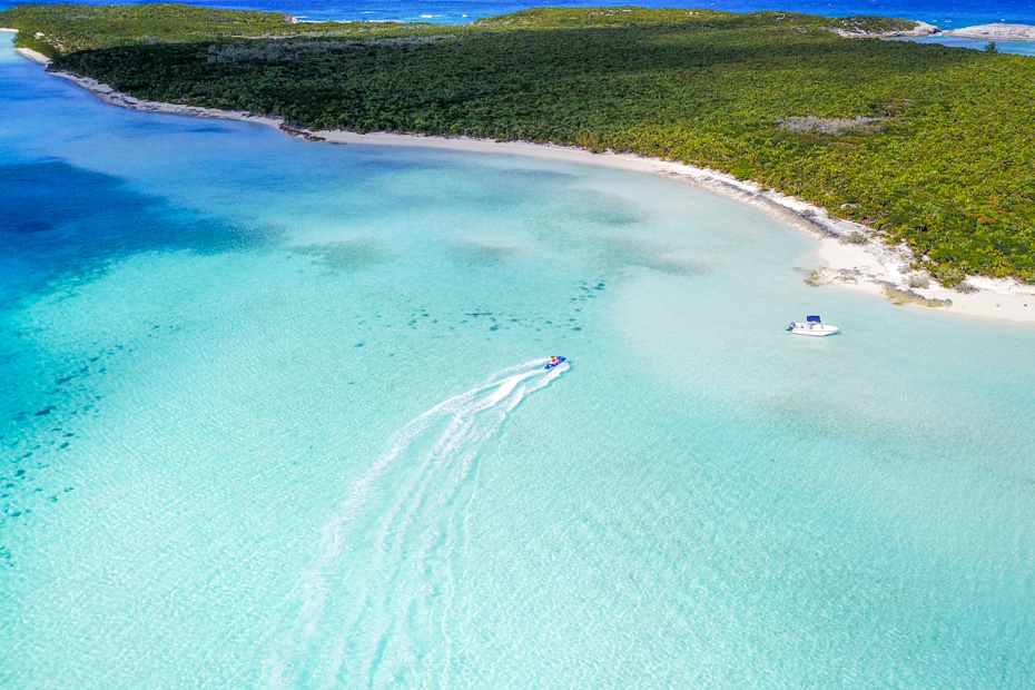 Exuma Trip from Nassau by plane, fly over the stunning Bahamas Exuma Cays on day trips from Nassau to Exuma with Bahamas Air Tours. Take a day trip from nassau to pig island to visit the Bahamas Swimming Pigs at Pig Beach Exuma