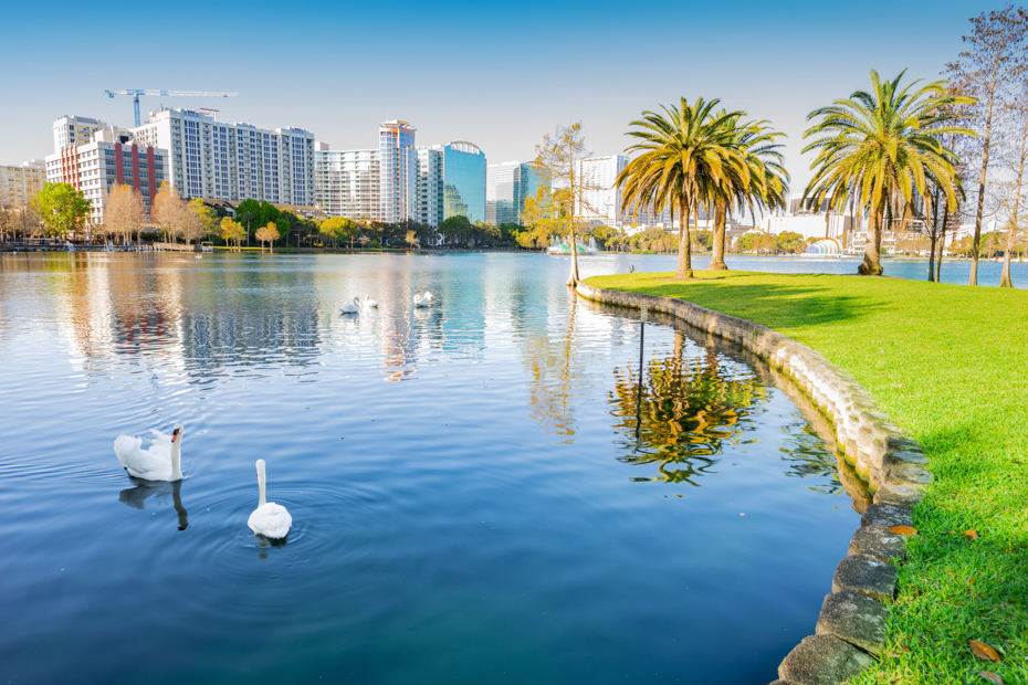 Read on for what to do in Downtown Orlando! There are plenty of things to do in Orlando Florida like taking a stroll around Lake Eola park.