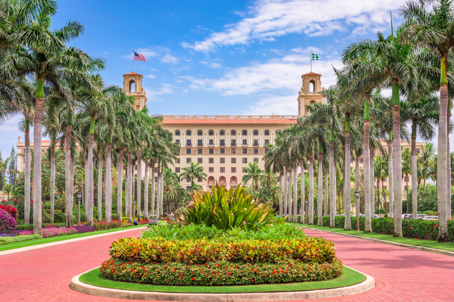 Whether you're with kids or not, Breakers Hotel is an admirable site of West Palm Beach. Don't know what to do in West Palm Beach? There are plenty of free things to do in West Palm Beach with kids!