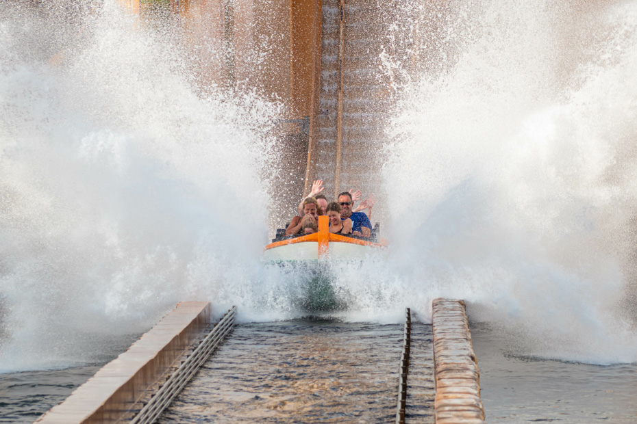 Fun places to visit in Florida include the Theme Parks around Orlando Florida. From Disney to Epcot, to Bush Gardens there's a themepark for everyone!