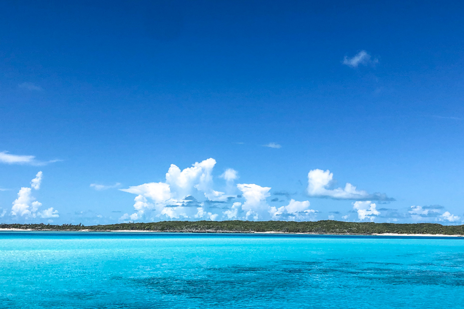 Flights to Bahamas offers stunning views of the Exumas islands. Take a MIami to Bahamas Day trip with Bahamas Air Tours.